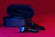 Bluetooth earbuds — photo 1