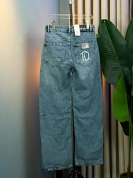 Undefeated Light Wash Jeans Baggy — photo 2