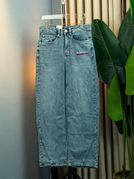 Undefeated Light Wash Jeans Baggy — photo 3