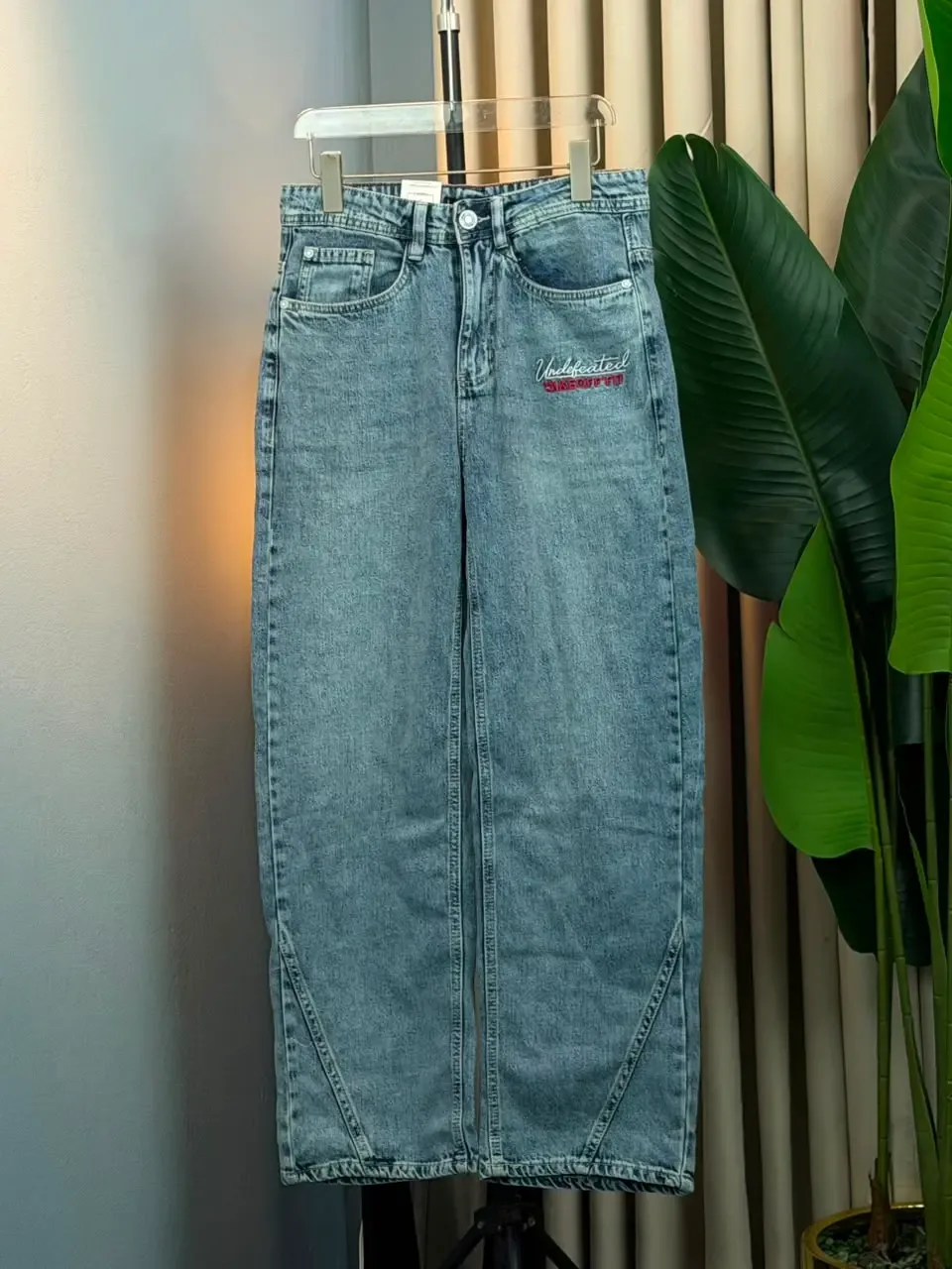 Undefeated Light Wash Jeans Baggy